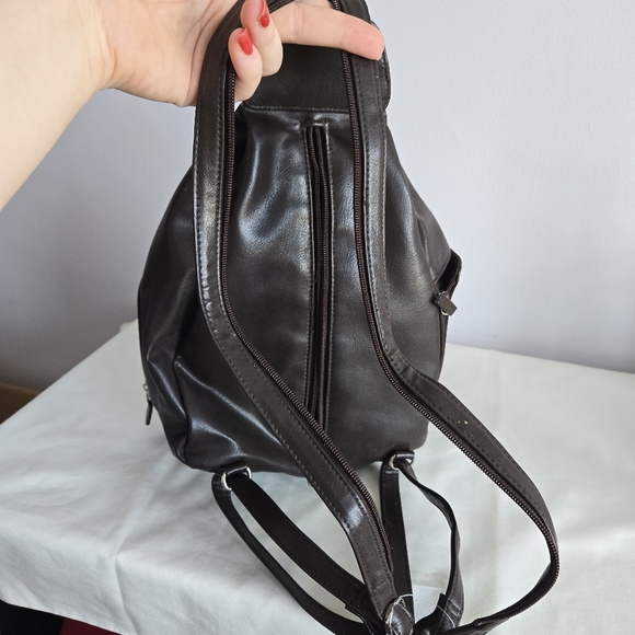 Brown Single Strap to Backpack Convertable with 3 Pockets - Picture 4 of 8